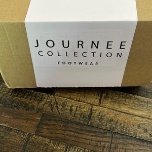 Journee Collection patent maryjane
